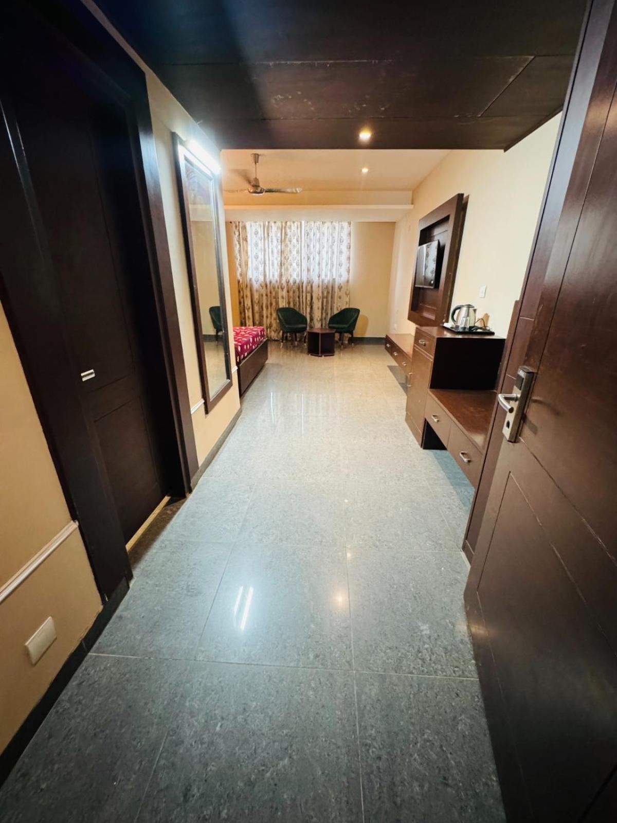 The Pearl Hotel Sirsa Bagian luar foto