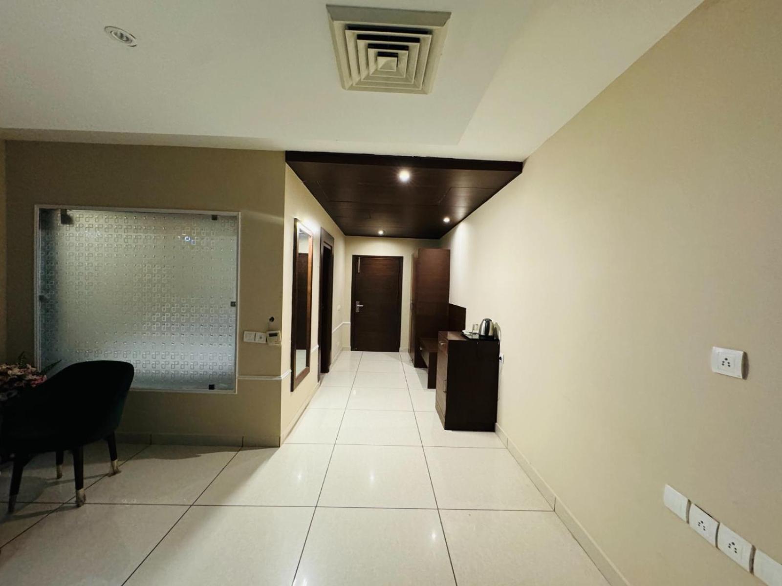 The Pearl Hotel Sirsa Bagian luar foto