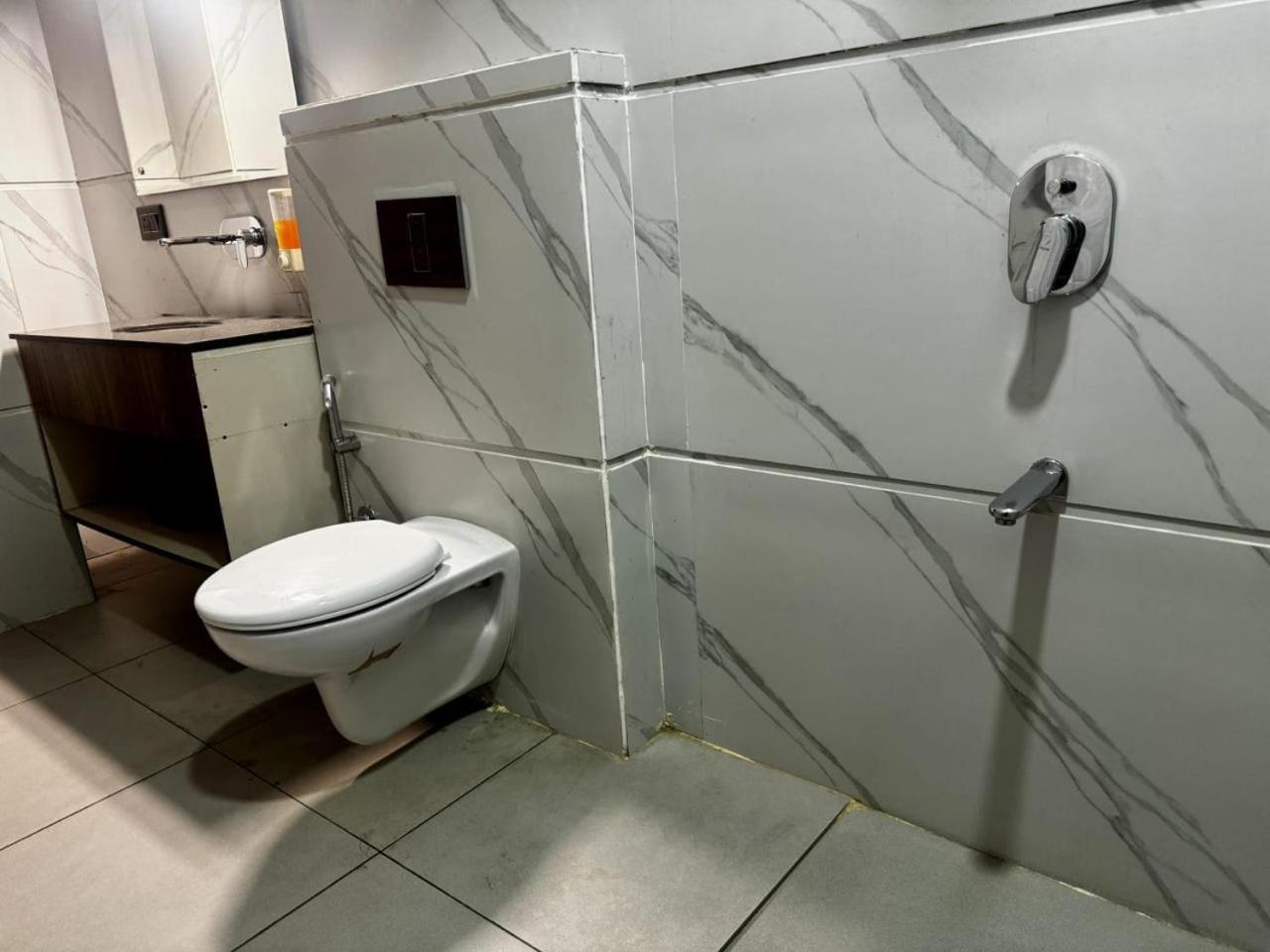 The Pearl Hotel Sirsa Bagian luar foto