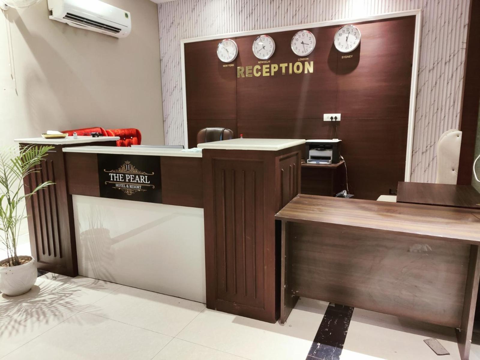 The Pearl Hotel Sirsa Bagian luar foto
