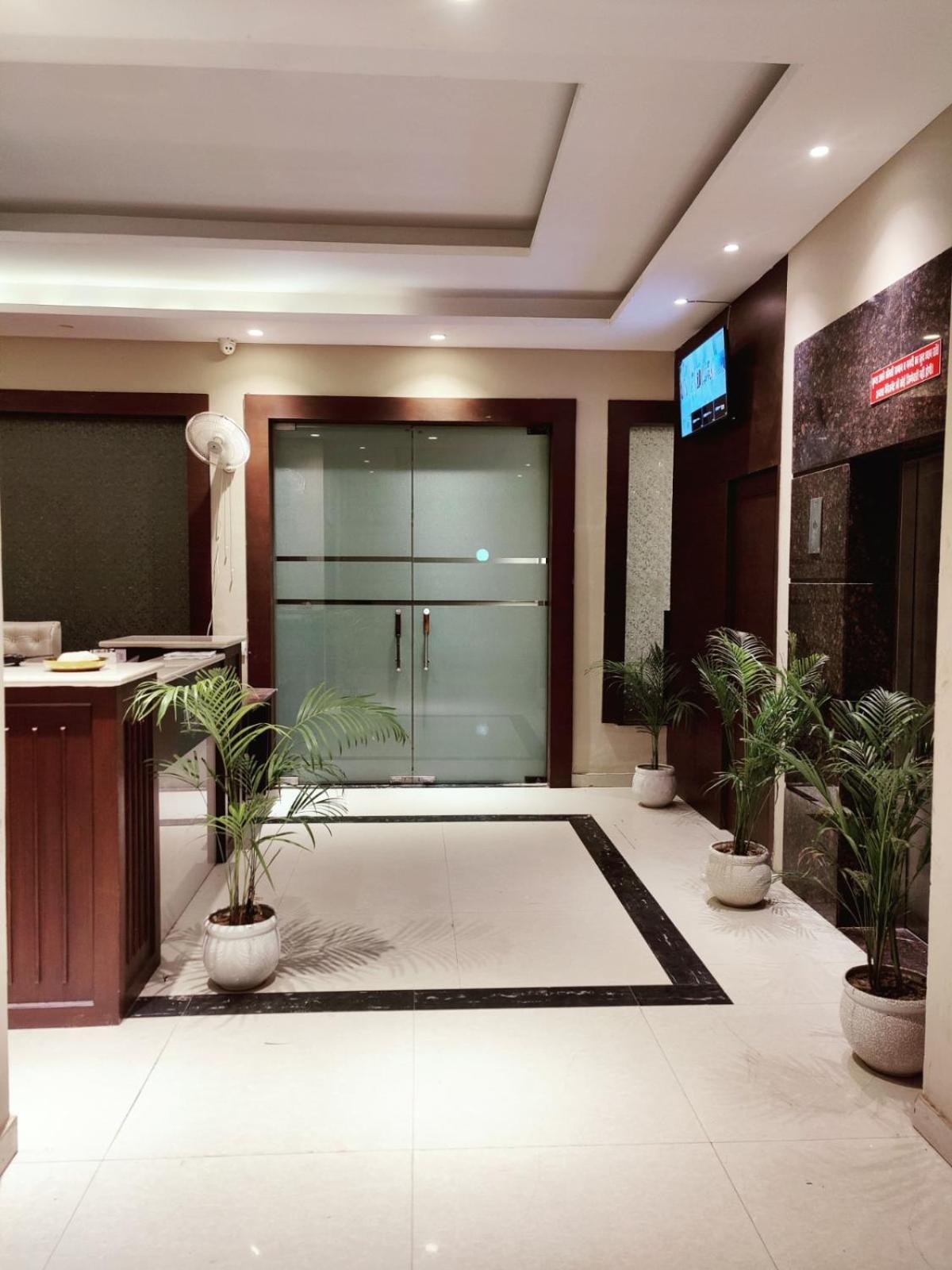 The Pearl Hotel Sirsa Bagian luar foto